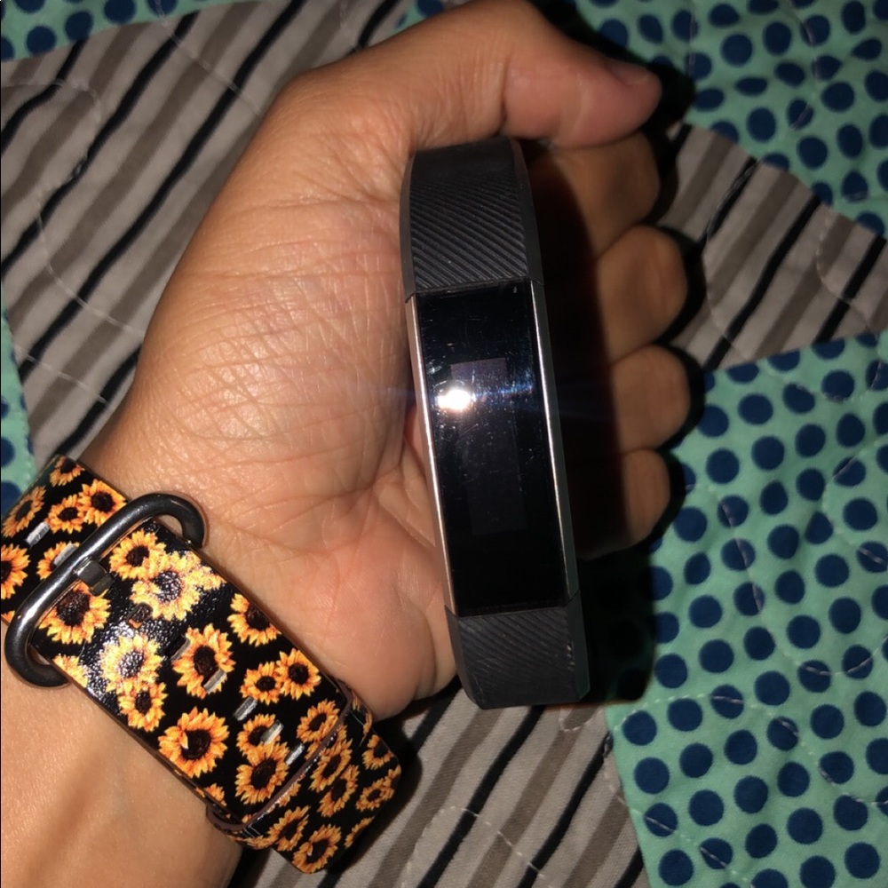 Fitbit Alta - Picture 2 of 4